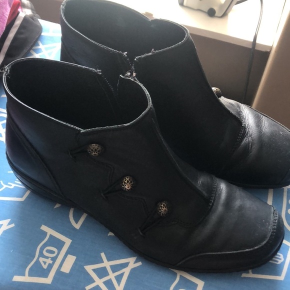 Clarks Outdoor Muckers size  9.5 Black - Picture 12 of 13